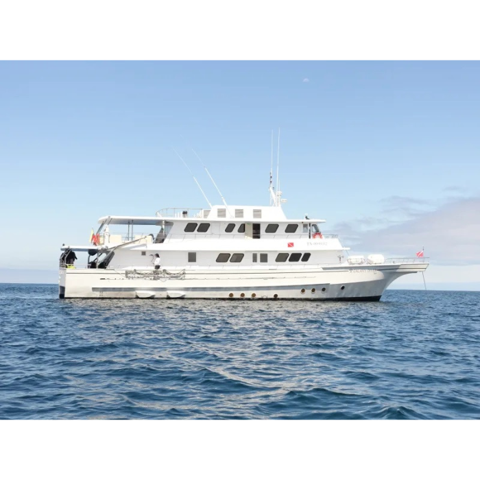 galapagos galaxy diver boat